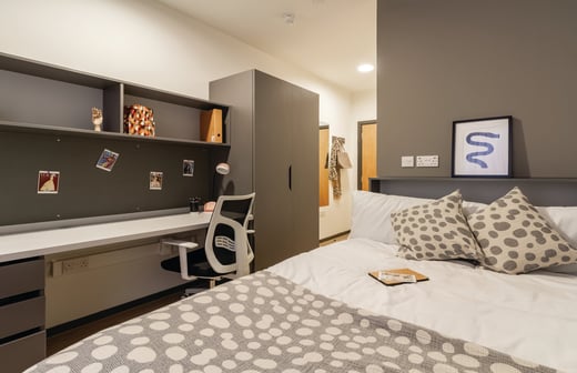 Bronze En Suite